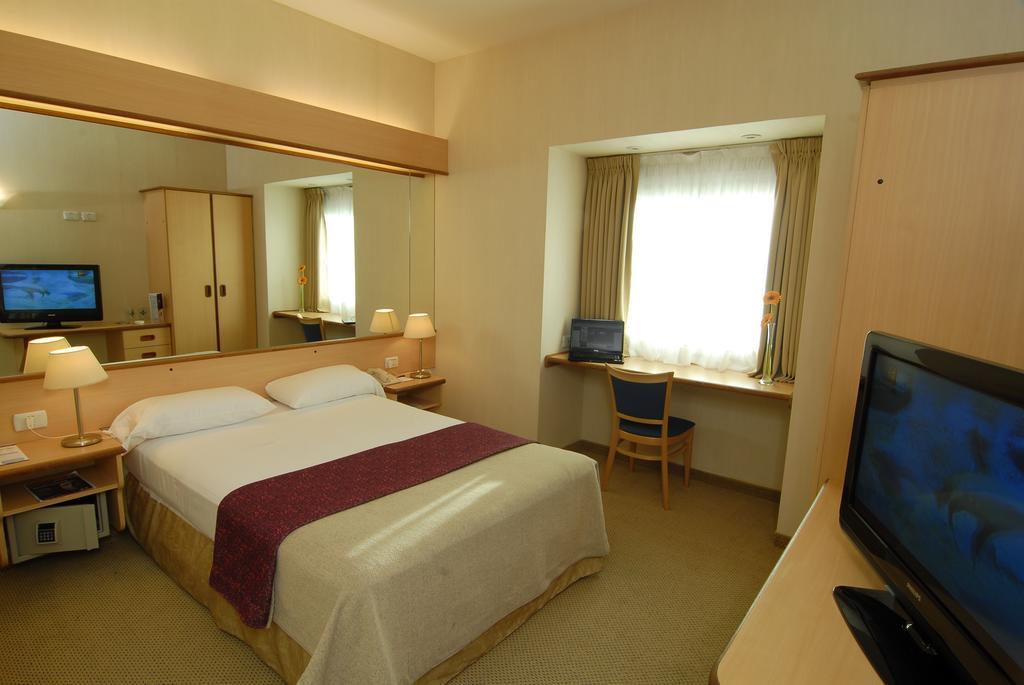 Hotel Aeroparque Inn & Suites บัวโนสไอเรส ภายนอก รูปภาพ